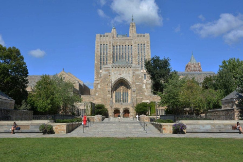 منحة جامعة ييل للدراسة الجامعية – دعم مالي كامل للطلبة المقبولين