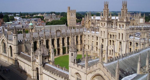 السفر إلى بريطانيا عبر منحة كلارندون في جامعة أوكسفورد للماجستير والدكتوراه 2025